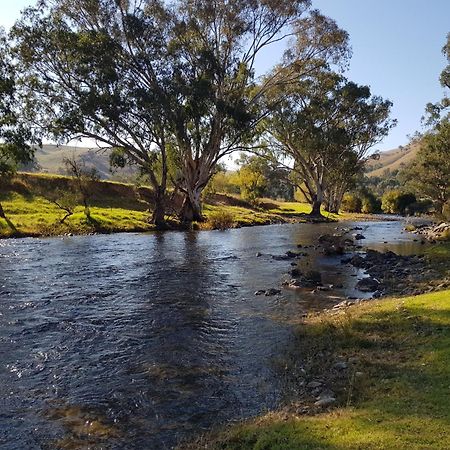 Elm Cottage Tumut Bagian luar foto
