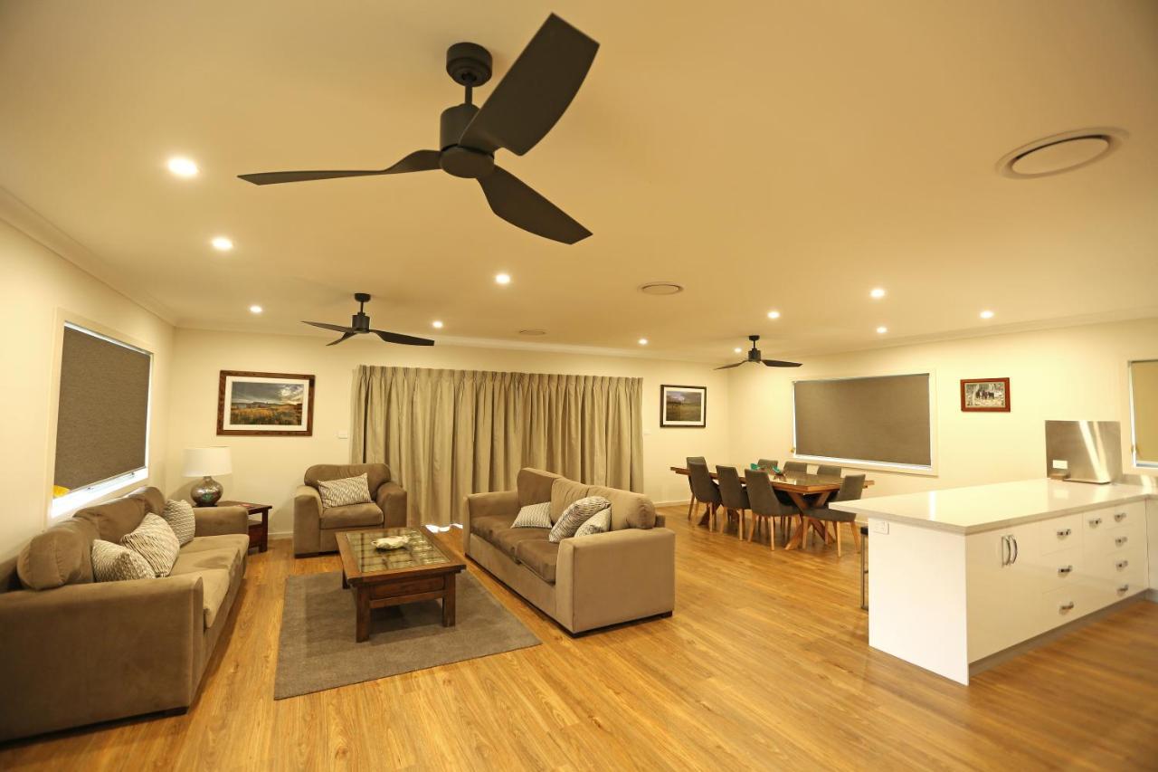 Elm Cottage Tumut Bagian luar foto
