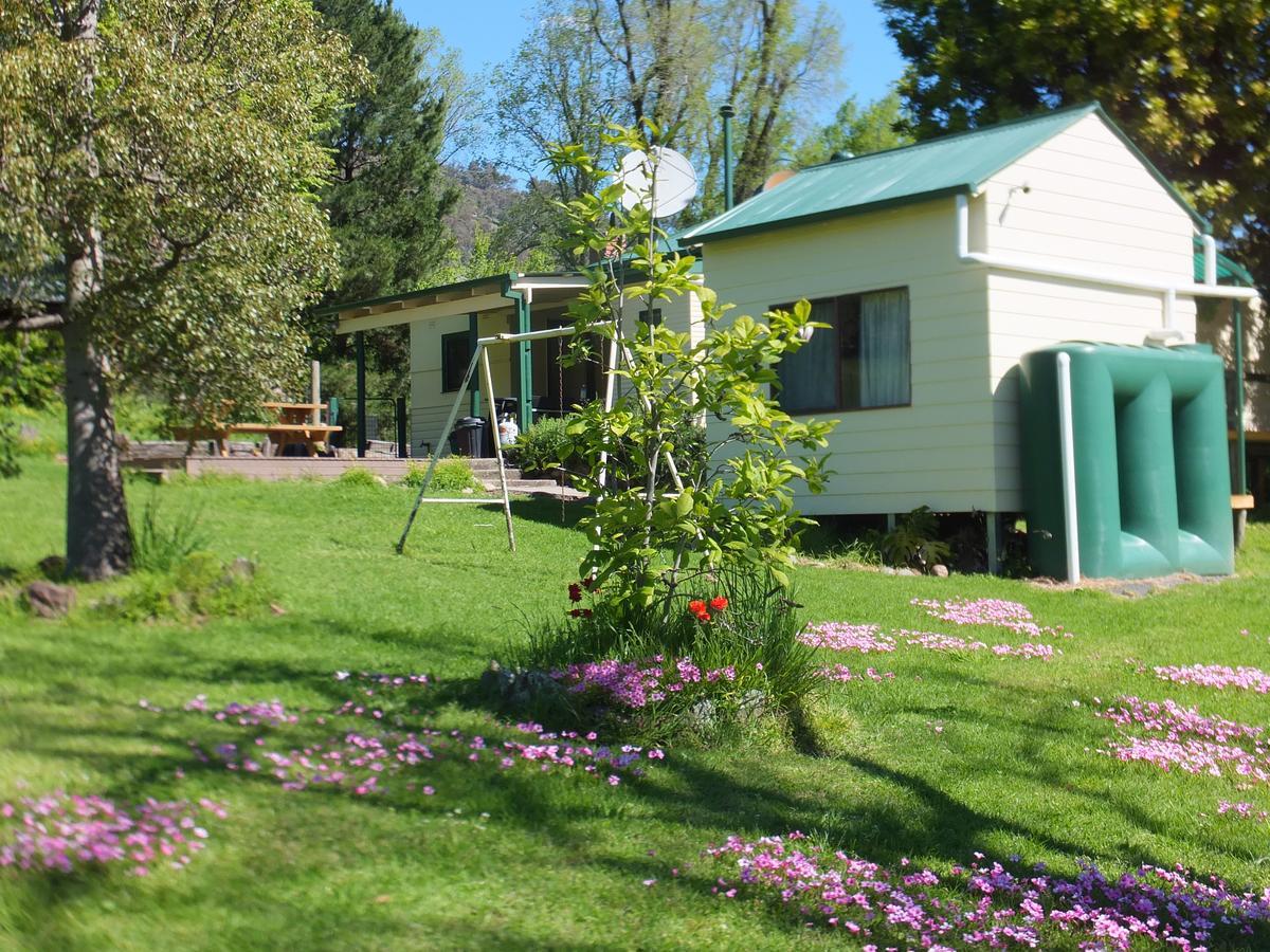 Elm Cottage Tumut Bagian luar foto
